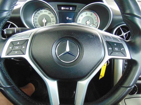 Used 2013 Mercedes-Benz SLK 250 image 13