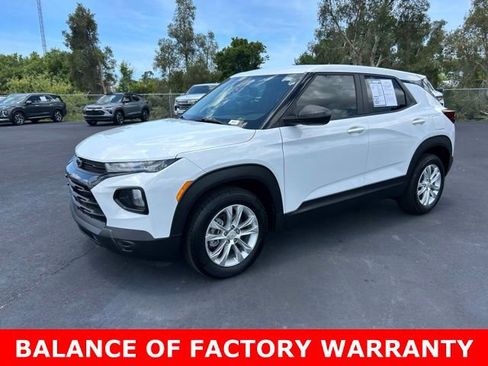Used 2023 Chevrolet TrailBlazer LS w/ LPO, Blackout Package FWD image 3