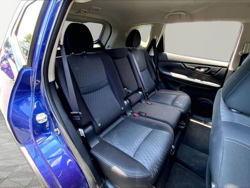 Used 2020 Nissan Rogue SV FWD image 17