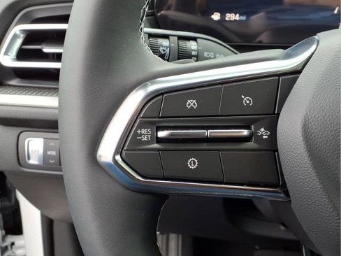 Used 2025 Chevrolet Traverse LT w/ Driver Confidence Package FWD image 15
