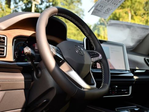 New 2026 Volkswagen Atlas SE image 11