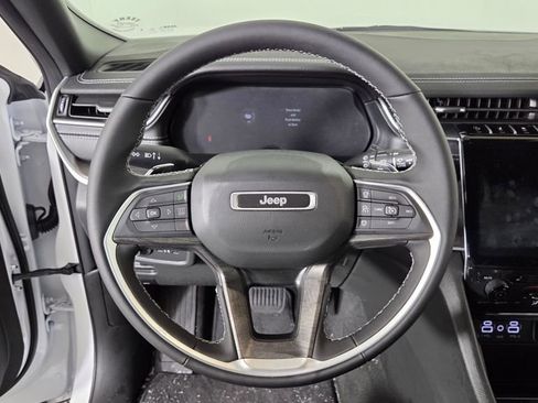 New 2025 Jeep Grand Cherokee Limited image 16