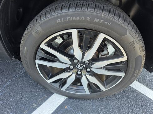 Used 2020 Honda Pilot Touring image 14