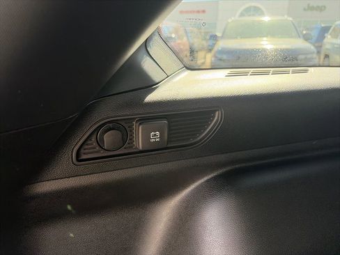 Used 2024 Jeep Grand Cherokee Limited w/ Black Appearance Package image 12