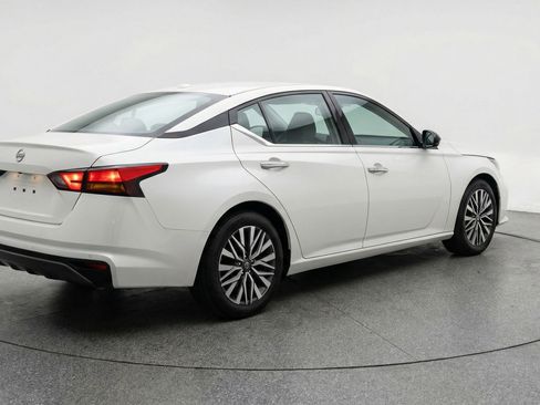 Used 2025 Nissan Altima 2.5 SV FWD image 9