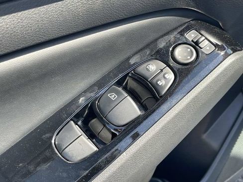 Used 2025 Nissan Altima 2.5 SL FWD image 28