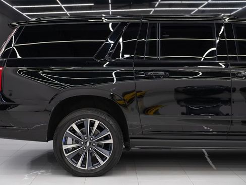 Used 2026 Cadillac Escalade ESV Sport AWD/4WD image 31