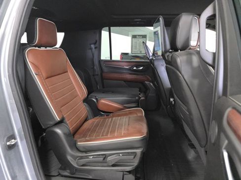 Used 2023 GMC Yukon XL Denali Ultimate image 11