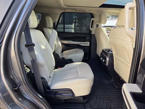 Used 2021 Ford Expedition Platinum image 28
