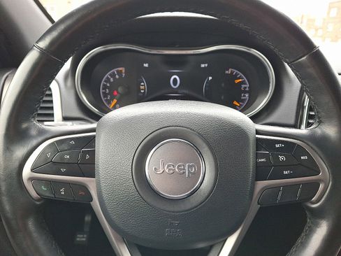 Used 2021 Jeep Grand Cherokee Laredo X image 18