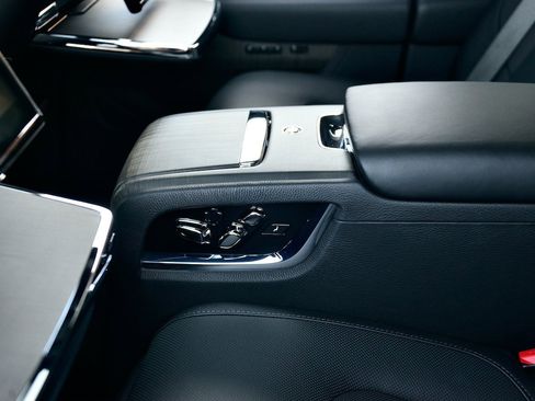 Used 2019 Rolls-Royce Cullinan image 17