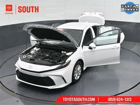 Used 2025 Toyota Camry LE image 48