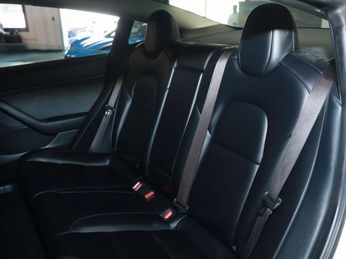 Used 2021 Tesla Model 3 Standard Range Plus image 13