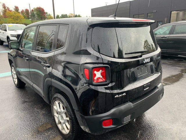 Used 2023 Jeep Renegade Latitude AWD/4WD image 2