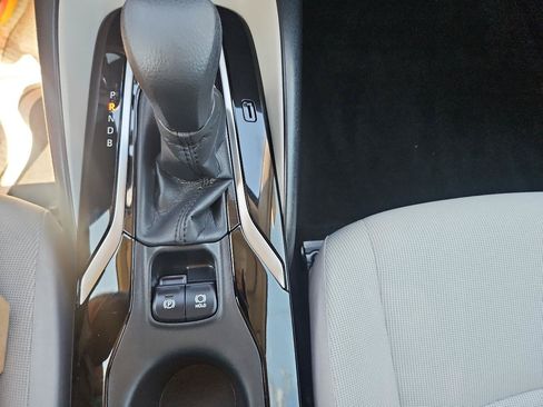 Used 2021 Toyota Corolla LE FWD image 32