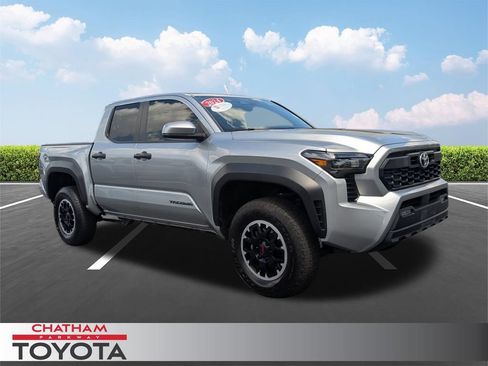 Certified 2024 Toyota Tacoma TRD Off-Road AWD/4WD image 1