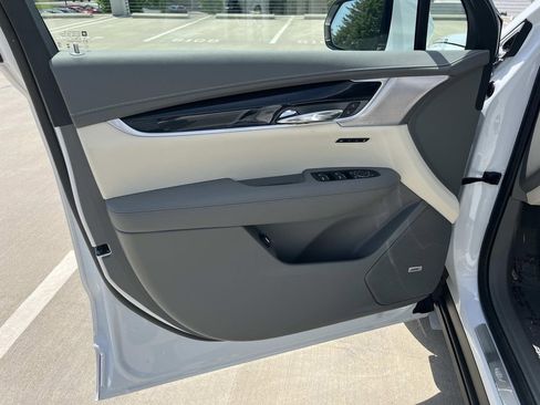 Used 2025 Cadillac XT6 Premium Luxury image 26