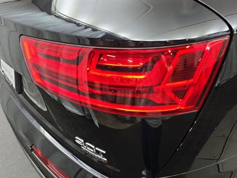 Used 2018 Audi Q7 3.0T Prestige w/ Prestige Package AWD/4WD image 34