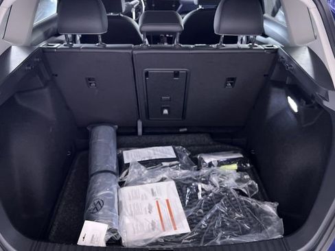 Used 2024 Volkswagen Taos SE image 25