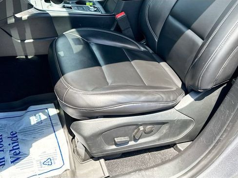 Used 2021 Ford Explorer XLT w/ Equipment Group 202A AWD/4WD image 27