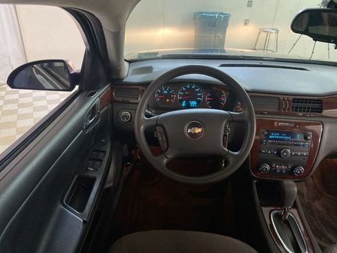 Used 2009 Chevrolet Impala LT FWD image 32