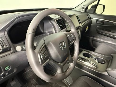 Used 2025 Honda Ridgeline Sport image 16