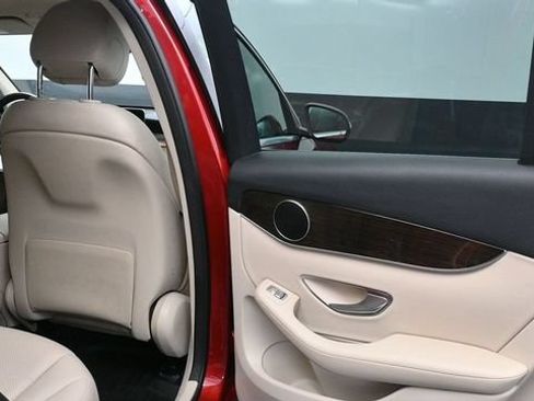 Used 2022 Mercedes-Benz GLC 300 4MATIC image 11