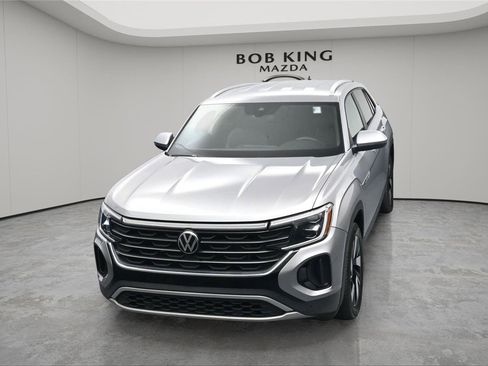Used 2025 Volkswagen Atlas Cross Sport SE image 11