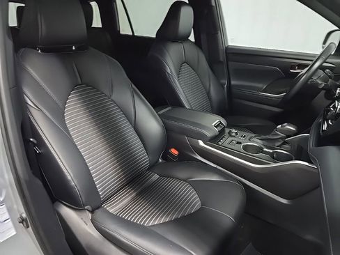 Used 2021 Toyota Highlander XSE AWD/4WD image 15