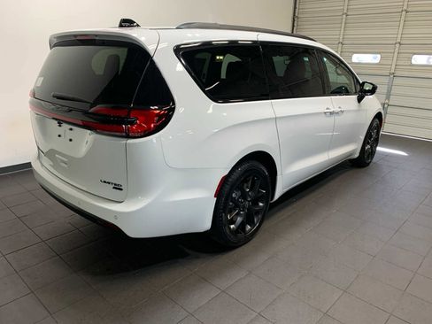 New 2026 Chrysler Pacifica Limited image 3