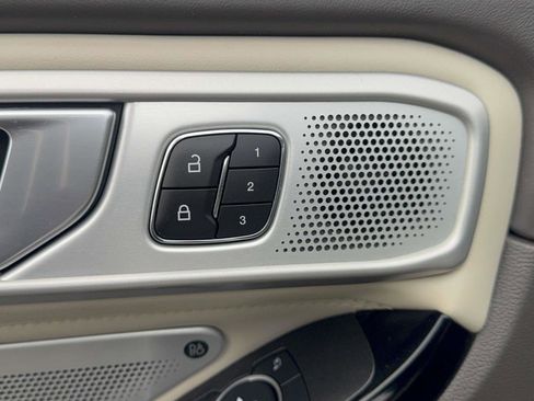 Used 2023 Ford Explorer Platinum w/ Technology Package image 19