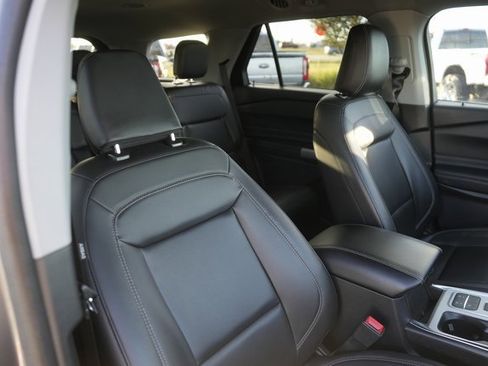 Used 2023 Ford Explorer XLT w/ Equipment Group 202A image 21