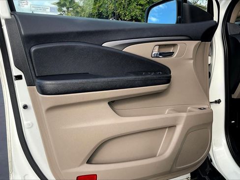 Used 2017 Honda Pilot EX image 25