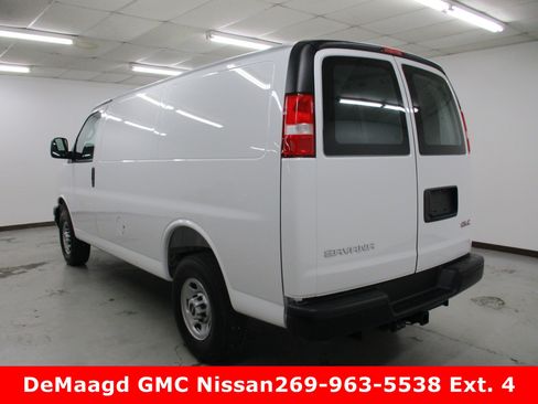 New 2025 GMC Savana 3500 image 3
