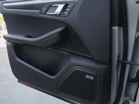 New 2025 Porsche Macan AWD/4WD image 30