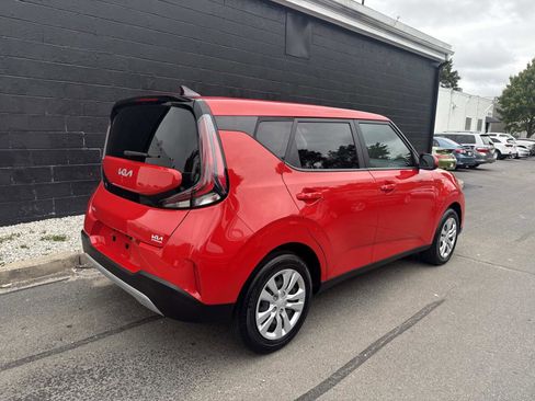 Used 2023 Kia Soul LX image 2