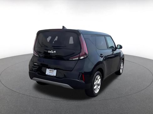 Used 2025 Kia Soul LX w/ LX Technology Package FWD image 13