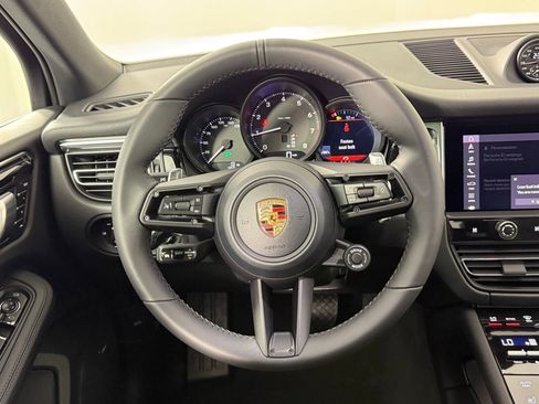Certified 2026 Porsche Macan AWD/4WD image 11