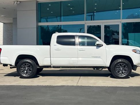 Used 2022 Toyota Tacoma SR5 AWD/4WD image 3