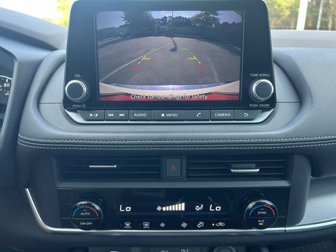 Certified 2023 Nissan Rogue SV FWD image 6