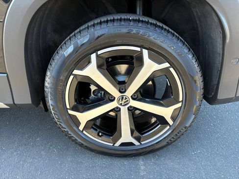 Used 2026 Volkswagen Tiguan SE AWD/4WD image 32
