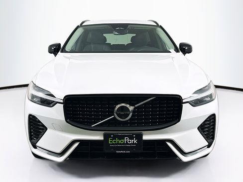 Used 2025 Volvo XC60 B5 Plus image 2
