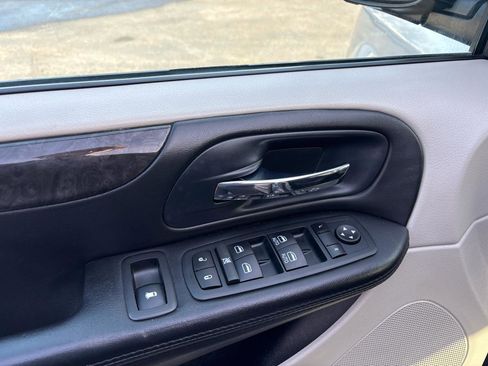 Used 2014 Dodge Grand Caravan SXT image 10