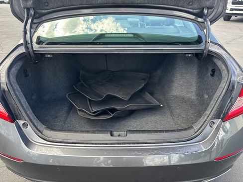 Used 2018 Honda Accord Touring image 10