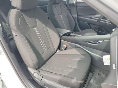 New 2026 Hyundai Elantra Hybrid FWD image 21