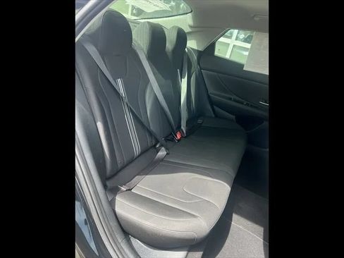 Used 2022 Hyundai Elantra SEL w/ Cargo Package FWD image 17