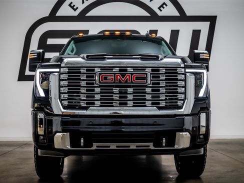 Used 2024 GMC Sierra 3500 Denali w/ Denali Reserve Package image 3
