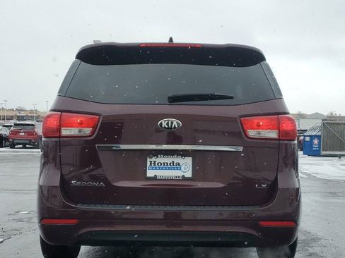 Used 2016 Kia Sedona LX w/ LX Convenience Package image 6