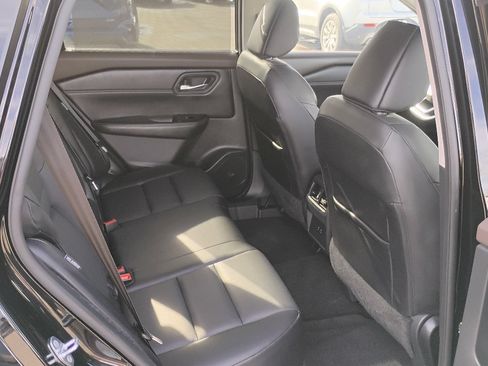 Used 2022 Nissan Rogue SV w/ SV Premium Package image 21