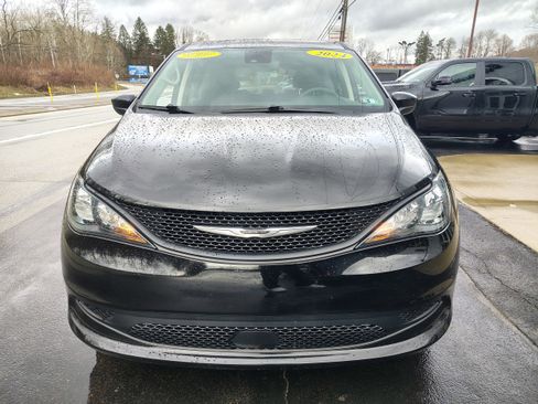 Certified 2024 Chrysler Voyager LX image 3